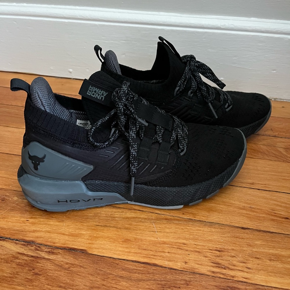 Size 6 black Under Armor HOVR sneakers